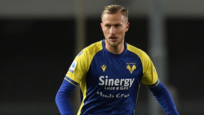 VERONA, ITALY - NOVEMBER 30: Antonin Barak of Hellas Verona in action during the Serie A match between Hellas Verona FC v Cagliari Calcio at Stadio Marcantonio Bentegodi on November 30, 2021 in Verona, Italy. (Photo by Alessandro Sabattini/Getty Images) Verona, Tudor spiega l’assenza di Barak: “Ha avuto oggi un problema di pancia” - immagine 1
