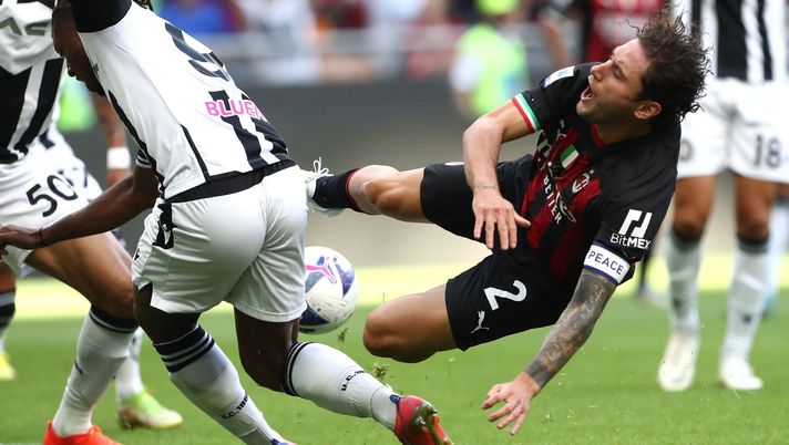 MILAN, ITALY - AUGUST 13: Davide Calabria (R) of AC Milan is fouled by Brandon Soppy of Udinese Calcio leading to a penalty during the Serie A match between AC MIlan and Udinese Calcio at Stadio Giuseppe Meazza on August 13, 2022 in Milan, . (Photo by Marco Luzzani/Getty Images) Trevisani: 'Contatto Soppy-Calabria? Non è un rigore, ma un rigorone' (getty images)