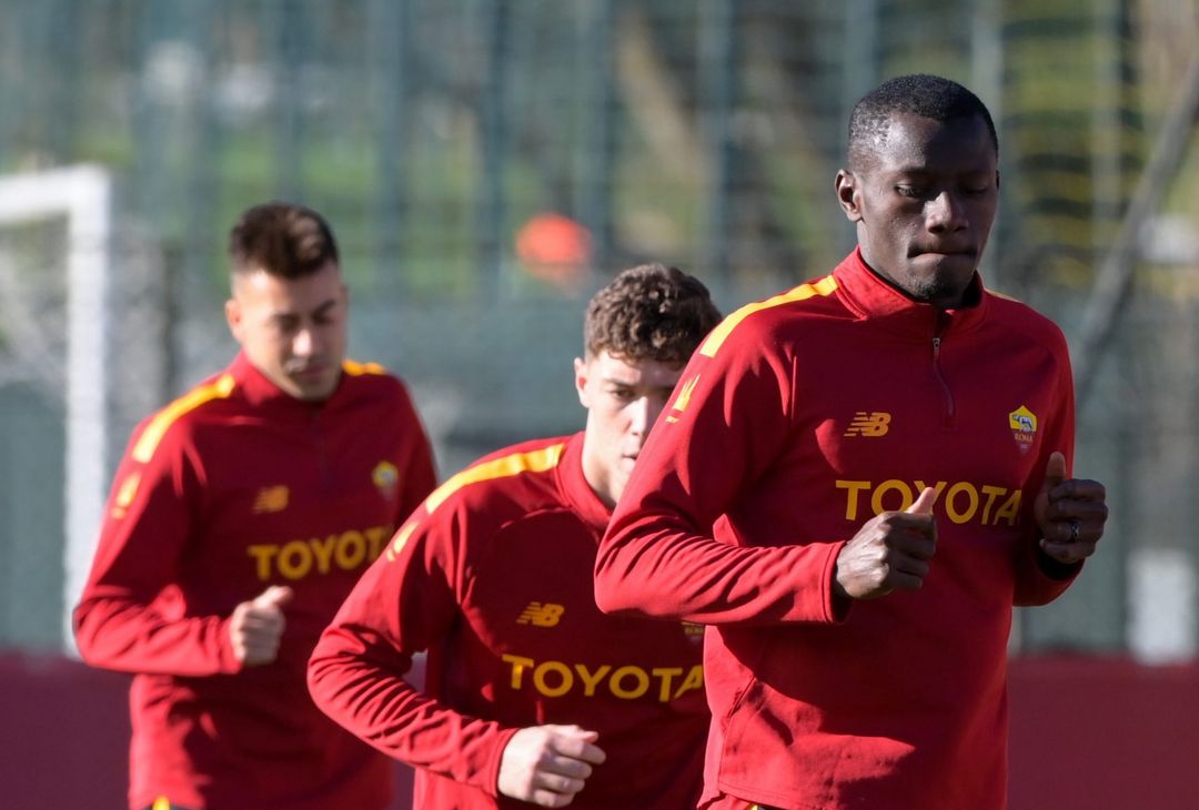 Roma, allenamento in vista del Genova. Mourinho parla con Solbakken – FOTO GALLERY - immagine 43