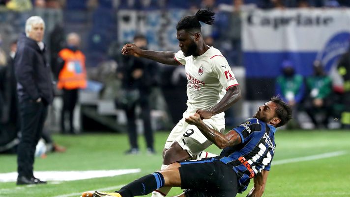 Franck Kessié (centrocampista AC Milan) qui durante Atalanta-Milan 2-3 (Serie A 2021-2022) | News (Getty Images) Kessié AC Milan Atalanta-Milan 2-3 Serie A 2021-2022