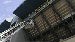 VIDEO, lo stadio di Palermo perde la “R”: intervento dei Vigili del fuoco