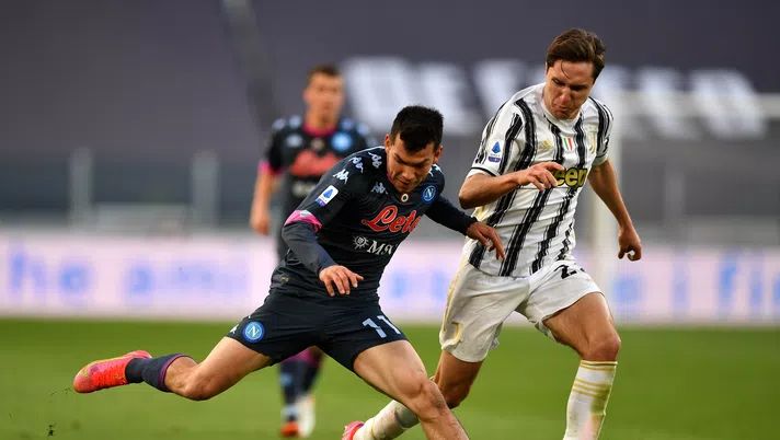 Hirving Lozano e Federico Chiesa (Photo by Valerio Pennicino/Getty Images)
