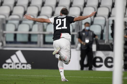 TURIN, ITALY - JUNE 26: Gonzalo Higuain of Juventus celebrates after scoring his team's third goal during the Serie A match between Juventus and US Lecce at Allianz Stadium on June 26, 2020 in Turin, Italy. (Photo by Filippo Alfero - Juventus FC/Juventus FC via Getty Images) TURIN, ITALY - JUNE 26: Gonzalo Higuain of Juventus celebrates after scoring his team's third goal during the Serie A match between Juventus and US Lecce at Allianz Stadium on June 26, 2020 in Turin, Italy. (Photo by Filippo Alfero - Juventus FC/Juventus FC via Getty Images)