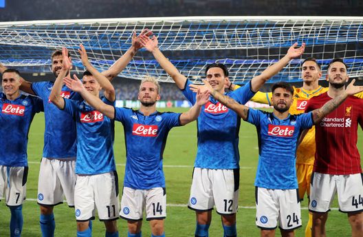 NAPLES, ITALY - SEPTEMBER 17: SSC Napoli players celebrate the victory after the UEFA Champions League group E match between SSC Napoli and Liverpool FC at Stadio San Paolo on September 17, 2019 in Naples, Italy. (Photo by Francesco Pecoraro/Getty Images) NAPLES, ITALY - SEPTEMBER 17: SSC Napoli players celebrate the victory after the UEFA Champions League group E match between SSC Napoli and Liverpool FC at Stadio San Paolo on September 17, 2019 in Naples, Italy. (Photo by Francesco Pecoraro/Getty Images)