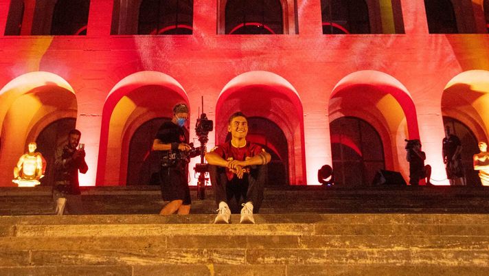 1411093166 Dybala davanti a 10mila tifosi: “Neanche nei sogni l’avrei immaginato” – FOTO – VIDEO - immagine 1