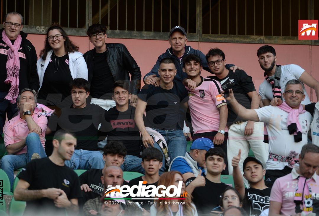Fototifo, i tifosi allo stadio per Palermo-Virtus Entella 2-2 (gallery) - immagine 129