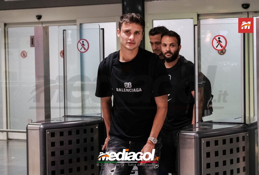 FOTO PALERMO, l’arrivo di Mateju all’aeroporto ‘Falcone e Borsellino’ (Gallery) - immagine 5