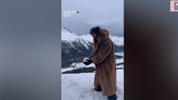 Milan, Adli e il simpatico ‘dispetto’ a Reijnders sulla neve | Video