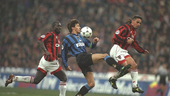 24 Nov 1996:  Massimo Paganin of Inter, with the ball, is challenged by Roberto Baggio of Milan (right) as George Weah of Milan (left) gives chase during the Serie A match between AC Milan and Inter Milan at the San Siro Stadium in Milan, Italy. Mandatory Credit: Claudio Villa/Allsport 