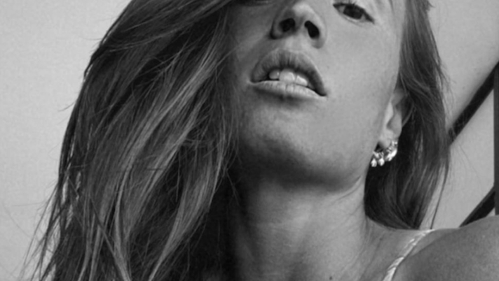 Carolina in versione super sexy. Lady Cassano manda in tilt il web con le sue curve  Carolina in versione super sexy. Lady Cassano manda in tilt il web con le sue curve - immagine 1