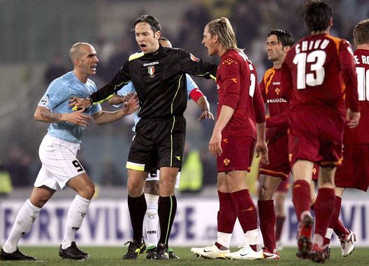 (Photo by New Press/Getty Images) Cassetti e Di Canio: i precedenti-gol nei derby romani nelle date calde 2022-23- immagine 2
