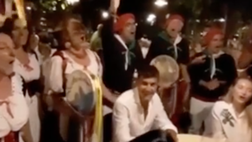 VIDEO / Dybala a Capri con Oriana canta ‘O sole mio