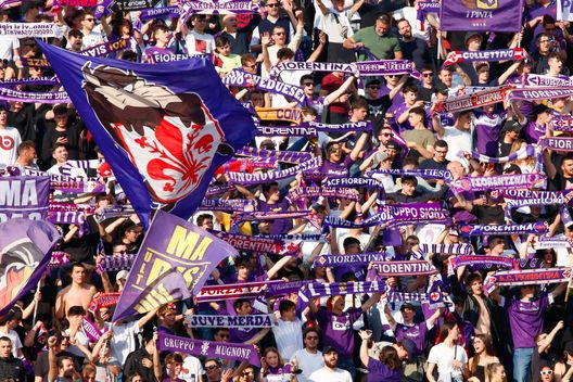 GERMOGLI PH: 27 APRILE 2022 FIRENZE STADIO ARTEMIO FRANCHI SERIE A FIORENTINA VS UDINESE NELLA FOTO TIFOSI CURVA FIESOLE La risposta dei tifosi: niente contestazioni, solo sostegno. Il Braga decisivo- immagine 2