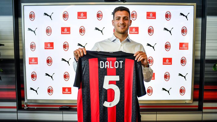 Diogo Dalot, nuovo acquisto del Milan (credits: acmilan.com) 