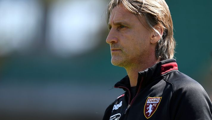 VERONA, ITALY - MAY 09: Davide Nicola head coach of Torino FC looks on prior to the Serie A match between Hellas Verona FC and Torino FC at Stadio Marcantonio Bentegodi on May 09, 2021 in Verona, Italy. Sporting stadiums around Italy remain under strict restrictions due to the Coronavirus Pandemic as Government social distancing laws prohibit fans inside venues resulting in games being played behind closed doors. (Photo by Alessandro Sabattini/Getty Images) VERONA, ITALY - MAY 09: Davide Nicola head coach of Torino FC looks on prior to the Serie A match between Hellas Verona FC and Torino FC at Stadio Marcantonio Bentegodi on May 09, 2021 in Verona, Italy. Sporting stadiums around Italy remain under strict restrictions due to the Coronavirus Pandemic as Government social distancing laws prohibit fans inside venues resulting in games being played behind closed doors. (Photo by Alessandro Sabattini/Getty Images)