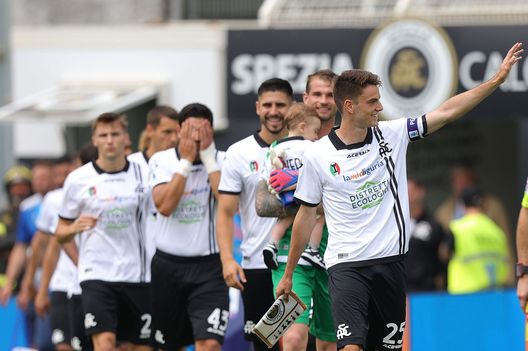 LA SPEZIA, ITALY - MAY 22: Giulio Maggiore of Spezia Calcio reacts during the Serie A match between Spezia Calcio and SSC Napoli at Stadio Alberto Picco on May 22, 2022 in La Spezia, Italy. (Photo by Gabriele Maltinti/Getty Images) Il Torino punta due nomi spesso in orbita viola- immagine 2