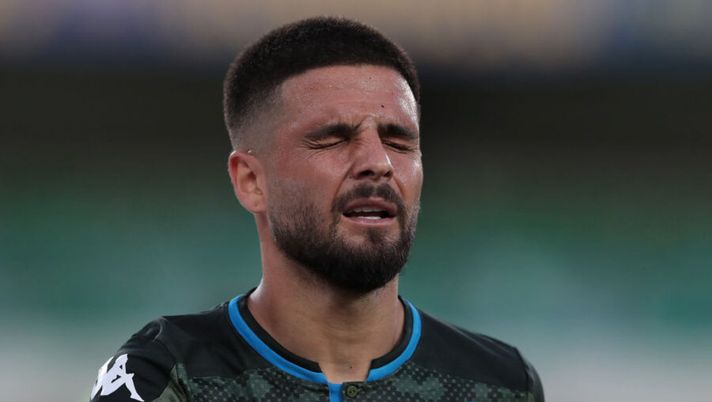 VERONA, ITALY - JUNE 23: Lorenzo Insigne of SSC Napoli reacts during the Serie A match between Hellas Verona and SSC Napoli at Stadio Marcantonio Bentegodi on June 23, 2020 in Verona, Italy. (Photo by Emilio Andreoli/Getty Images) Tra Insigne, Lukaku, Criscito e il Papu: gestite così i casi più delicati per la 33a- immagine 1