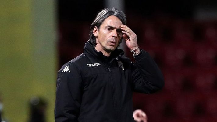 BENEVENTO, ITALY - JANUARY 22: Filippo Inzaghi, Head coach of Benevento reacts during the Serie A match between Benevento Calcio and Torino FC  at Stadio Ciro Vigorito on January 22, 2021 in Benevento, Italy. (Photo by Francesco Pecoraro/Getty Images) 
