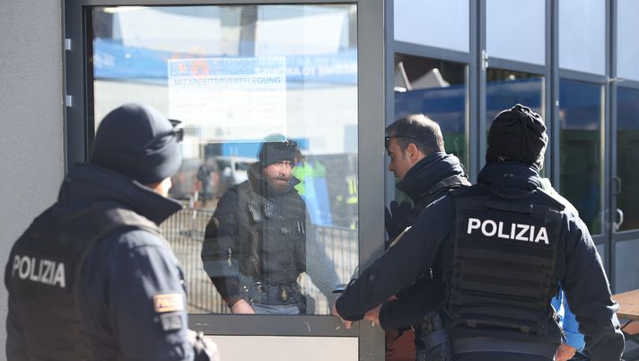 Covid, palestra aperta a Catania nonostante i divieti: specchio nascondeva porta. I dettagli  Covid, palestra aperta a Catania nonostante i divieti: specchio nascondeva porta. I dettagli