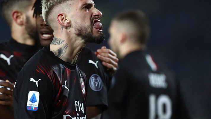 BRESCIA, ITALY - JANUARY 24: Samuel Castillejo of AC Milan celebrates a goal scored by Ante Rebic during the Serie A match between Brescia Calcio and AC Milan at Stadio Mario Rigamonti on January 24, 2020 in Brescia, Italy. (Photo by Marco Luzzani/Getty Images) BRESCIA, ITALY - JANUARY 24: Samuel Castillejo of AC Milan celebrates a goal scored by Ante Rebic during the Serie A match between Brescia Calcio and AC Milan at Stadio Mario Rigamonti on January 24, 2020 in Brescia, Italy. (Photo by Marco Luzzani/Getty Images)