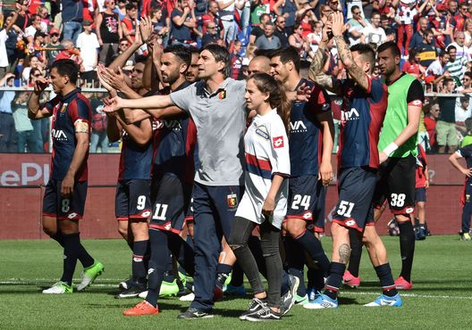  GENOA, GE - MAY 21: Genoa players, with Ivan Juric, celebrates at the end of the Serie A match between Genoa CFC and FC Torino at Stadio Luigi Ferraris on May 21, 2017 in Genoa, Italy. (Photo by Paolo Rattini/Getty Images) 