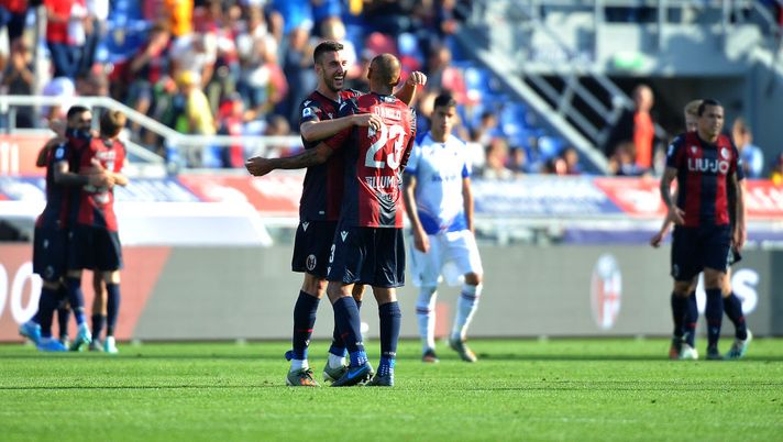 BOLOGNA, ITALY - OCTOBER 27: players of Bologna FC celebrate at the end of the Serie A match between Bologna FC and UC Sampdoria at Stadio Renato Dall'Ara on October 27, 2019 in Bologna, Italy. (Photo by Mario Carlini / Iguana Press/Getty Images) 