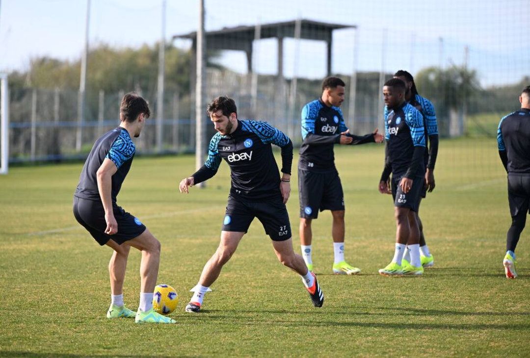 GALLERY Il Napoli si prepara in vista del Genoa: gli scatti dell’allenamento - immagine 3