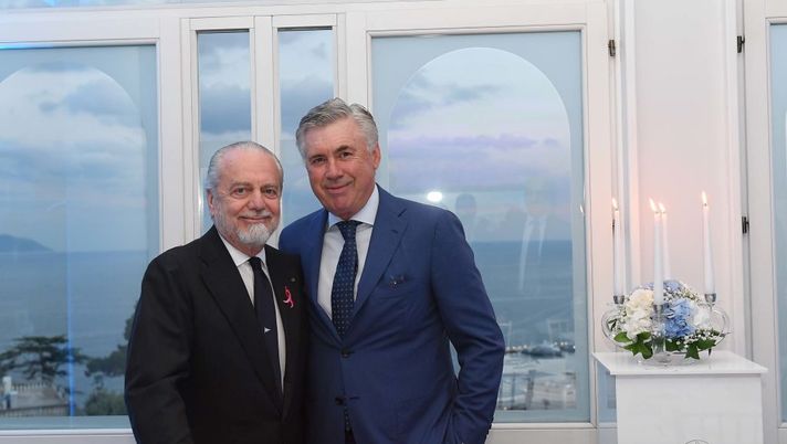 NAPLES, ITALY - MAY 16: Carlo Ancelotti , Aurelio De Laurentiis during an SSC Napoli end of the season dinner on May 16, 2019 in Naples, Italy. (Photo by SSC NAPOLI/SSC NAPOLI via Getty Images) NAPLES, ITALY - MAY 16: Carlo Ancelotti , Aurelio De Laurentiis during an SSC Napoli end of the season dinner on May 16, 2019 in Naples, Italy. (Photo by SSC NAPOLI/SSC NAPOLI via Getty Images)