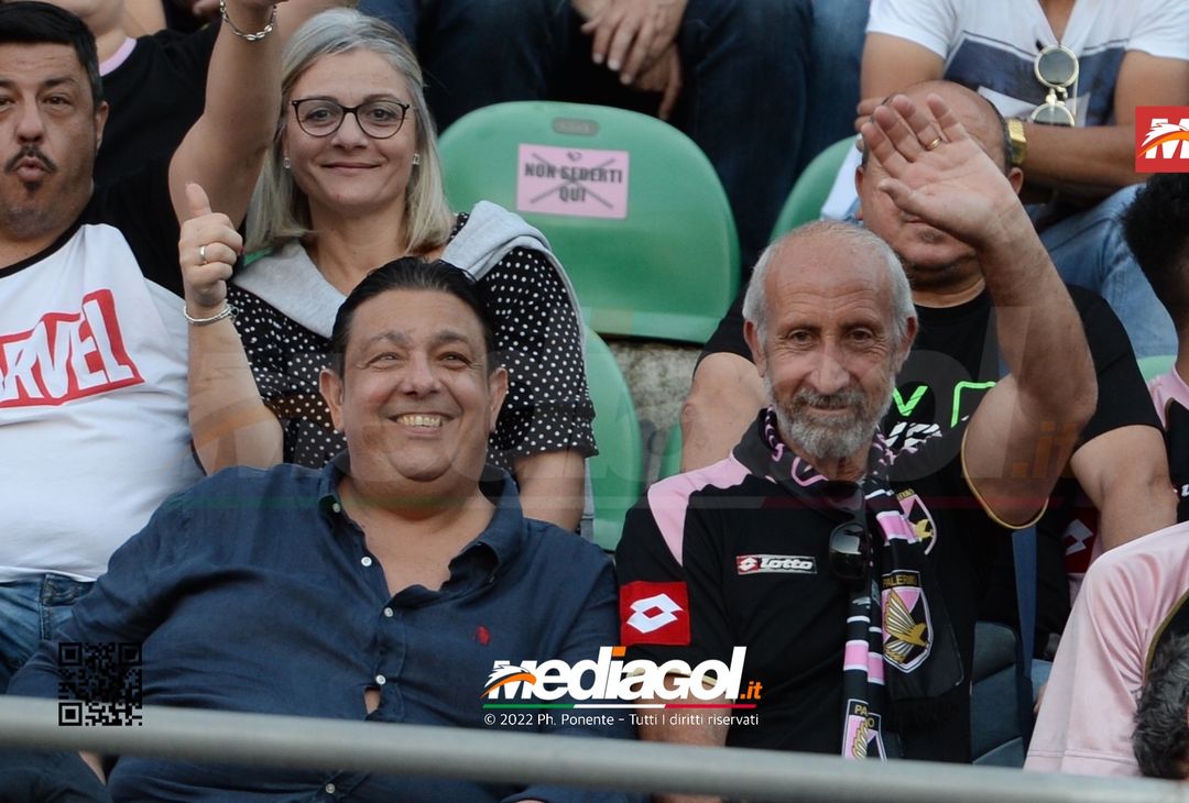 Fototifo, i tifosi allo stadio per Palermo-Feralpisaló 1-0 (gallery) - immagine 75