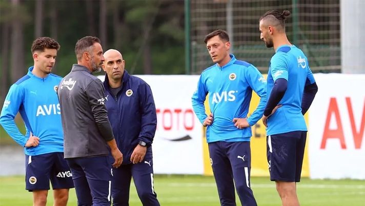 Istanbul, pre-derby agitato per il Fenerbahce: il presidente fa da paciere fra Ozil e il tecnico… Istanbul, pre-derby agitato per il Fenerbahce: il presidente fa da paciere fra Ozil e il tecnico… - immagine 1