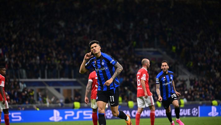 MILAN, ITALY - APRIL 19: Joaquin Correa of FC Internazionale celebrates after scoring the goal during the UEFA Champions League quarterfinal second leg match between FC Internazionale and SL Benfica at San Siro Stadium on April 19, 2023 in Milan, Italy. (Photo by Mattia Ozbot - Inter/Inter via Getty Images) Milano, Europa: come una volta - immagine 1