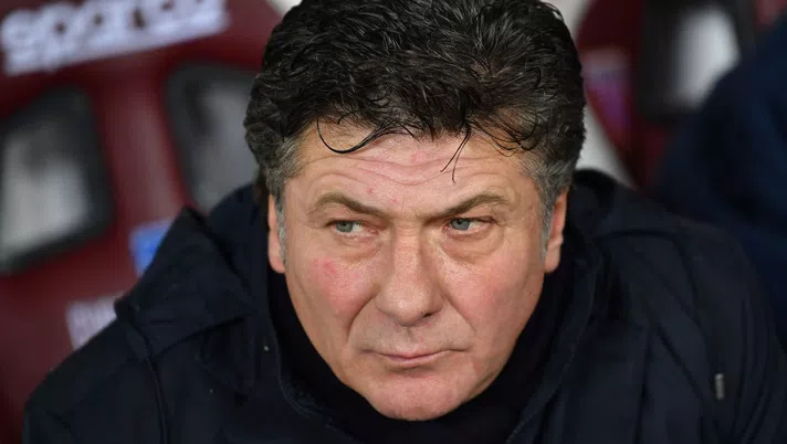 TURIN, ITALY - NOVEMBER 23:  Torino FC head coach Walter Mazzari looks on during the Serie A match between Torino FC and FC Internazionale at Stadio Olimpico di Torino on November 23, 2019 in Turin, Italy.  (Photo by Valerio Pennicino/Getty Images)
