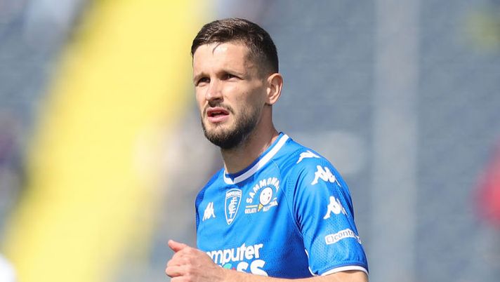 EMPOLI, ITALY - APRIL 09: Petar Stojanovic of Empoli FC looks on during the Serie A match between Empoli FC v Spezia Calcio on April 9, 2022 in Empoli, Italy. (Photo by Gabriele Maltinti/Getty Images) Non solo Stojanovic, l’Empoli riscatta due giocatori: il comunicato ufficiale - immagine 1