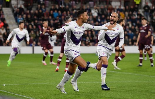 EDINBURGH, SCOTLAND - OCTOBER 06: Rolando Mandragora of ACF Fiorentina celebrates after scoring their team's first goal during the UEFA Europa Conference League group A match between Heart of Midlothian and ACF Fiorentina at Tynecastle Park on October 06, 2022 in Edinburgh, Scotland. (Photo by Stu Forster/Getty Images) Gazzetta: “La ciliegina sulla torta per Italiano. Finalmente, solo cose belle”- immagine 2
