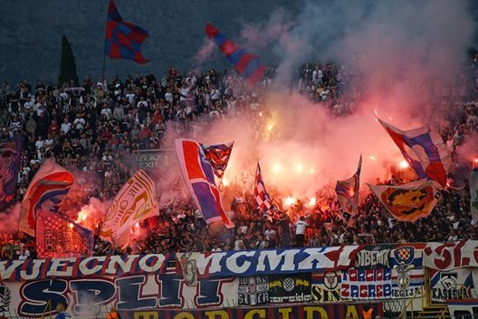 Spalato, ore dopo il derby Eterno: il pullman della Dinamo Zagabria va sotto la curva…- immagine 2