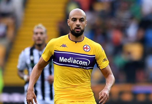 UDINE, ITALY - SEPTEMBER 26: Sofyan Amrabat of ACF Fiorentina in action during the Serie A match between Udinese Calcio and ACF Fiorentina at Dacia Arena on September 26, 2021 in Udine, Italy. (Photo by Alessandro Sabattini/Getty Images) Sì al prestito di Maleh. Cagliari su Amrabat? Il punto sulle uscite- immagine 2