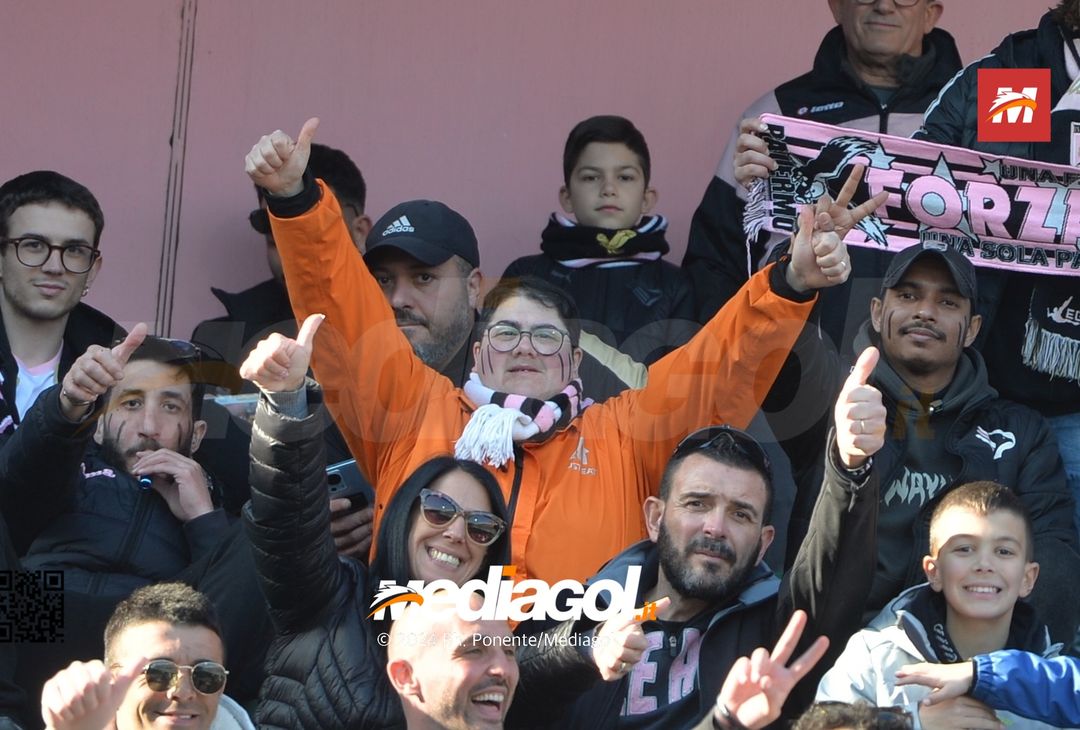 FOTOTIFO Palermo-Como 3-0, gli scatti ai tifosi al “Renzo Barbera” (GALLERY) - immagine 151