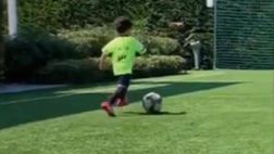 VIDEO Leo Messi, talento di famiglia: il piccolo Mateo come la stella del Barcellona, la somiglianza con il padre…