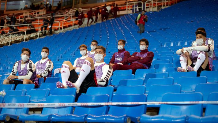 MENDOZA, ARGENTINA - NOVEMBER 14: River Plate players wearing protective face masks look on from the stands during a match between Godoy Cruz and River Plate as part of the third round of Copa Liga Profesional 2020 at Estadio Malvinas Argentinas on November 14, 2020 in Mendoza, Argentina. (Photo by Alexis Lloret/Getty Images) MENDOZA, ARGENTINA - NOVEMBER 14: River Plate players wearing protective face masks look on from the stands during a match between Godoy Cruz and River Plate as part of the third round of Copa Liga Profesional 2020 at Estadio Malvinas Argentinas on November 14, 2020 in Mendoza, Argentina. (Photo by Alexis Lloret/Getty Images)
