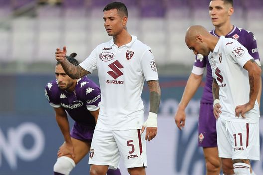 FLORENCE, ITALY - SEPTEMBER 19: Armando Izzo of Torino FC in action during the Serie A match between ACF Fiorentina and Torino FC at Stadio Artemio Franchi on September 19, 2020 in Florence, Italy. (Photo by Gabriele Maltinti/Getty Images) FLORENCE, ITALY - SEPTEMBER 19: Armando Izzo of Torino FC in action during the Serie A match between ACF Fiorentina and Torino FC at Stadio Artemio Franchi on September 19, 2020 in Florence, Italy. (Photo by Gabriele Maltinti/Getty Images)