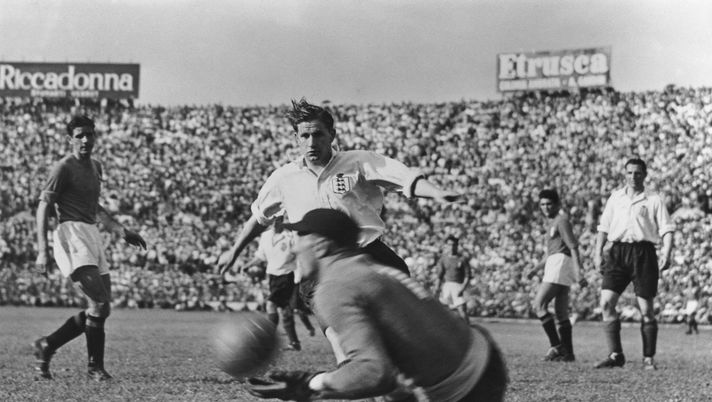 Italian goalkeeper Valerio Bacigalupo (1924 - 1949) makes a save during an international against England at the Stadio Comunale, Turin, Italy 16th May 1948. England won the match 4-0. (Photo by Keystone/Hulton Archive/Getty Images) Italian goalkeeper Valerio Bacigalupo (1924 - 1949) makes a save during an international against England at the Stadio Comunale, Turin, Italy 16th May 1948. England won the match 4-0. (Photo by Keystone/Hulton Archive/Getty Images)