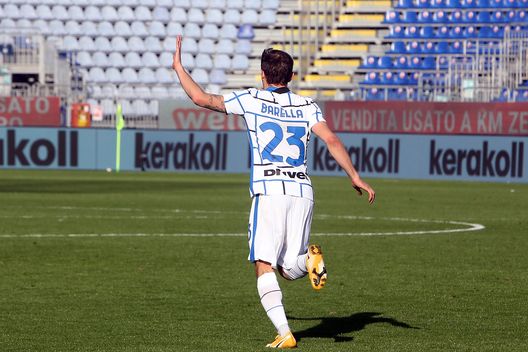 CAGLIARI, ITALY - DECEMBER 13: Nicolò Barella of Inter celebrates his goal 1-1 during the Serie A match between Cagliari Calcio and FC Internazionale at Sardegna Arena on December 13, 2020 in Cagliari, Italy. (Photo by Enrico Locci/Getty Images) CAGLIARI, ITALY - DECEMBER 13: Nicolò Barella of Inter celebrates his goal 1-1 during the Serie A match between Cagliari Calcio and FC Internazionale at Sardegna Arena on December 13, 2020 in Cagliari, Italy. (Photo by Enrico Locci/Getty Images)