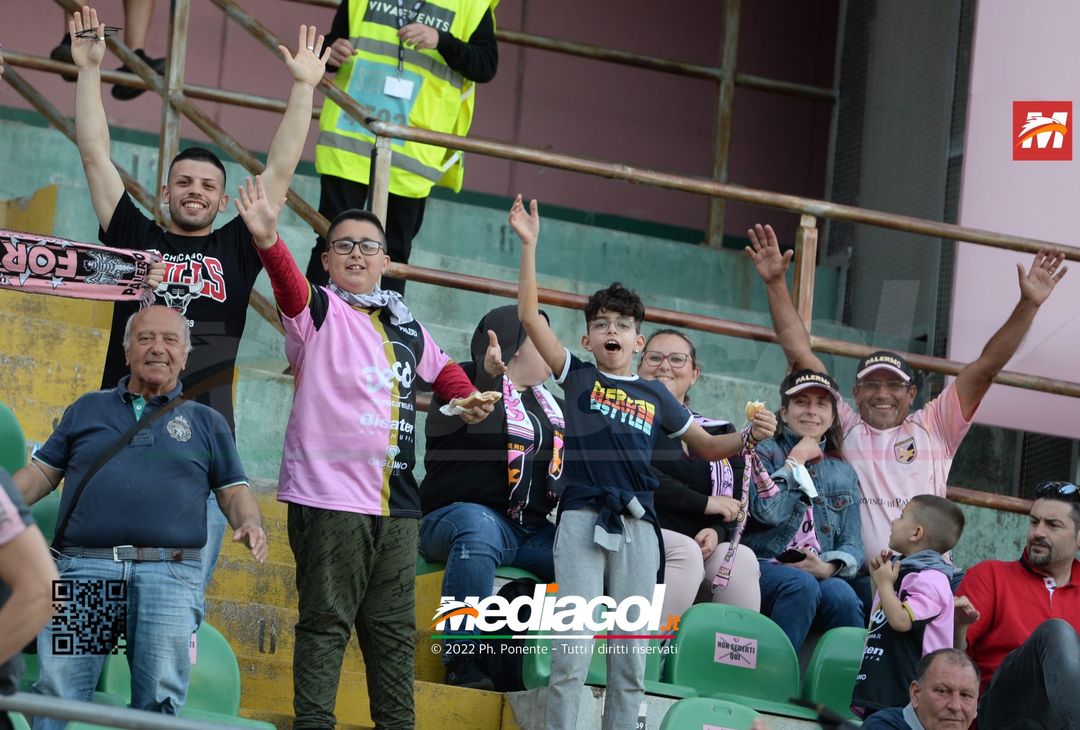 Fototifo, i tifosi allo stadio per Palermo-Virtus Entella 2-2 (gallery) - immagine 58