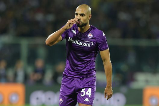 FLORENCE, ITALY - OCTOBER 10: Sofyan Amrabat of ACF Fiorentina reacts during the Serie A match between ACF Fiorentina and SS Lazio at Stadio Artemio Franchi on October 10, 2022 in Florence, Italy. (Photo by Gabriele Maltinti/Getty Images) Marocco, ultimo test amichevole prima dei Mondiali: sorpresa Amrabat- immagine 2