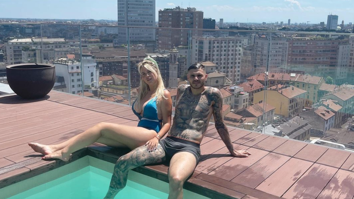 Mauro Icardi, relax e piscina con Wanda Nara nella casa di Milano Mauro Icardi, relax e piscina con Wanda Nara nella casa di Milano