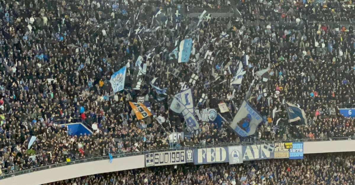 VIDEO Allo Stadio Maradona Tornano Le Bandiere: Ma Solo In Curva B ...