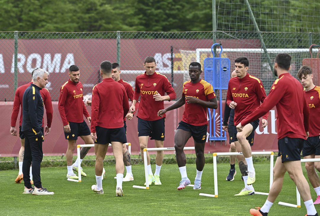 Roma, allenamento in vista del Bayer: ci sono Dybala e Wijnaldum – FOTO GALLERY - immagine 20