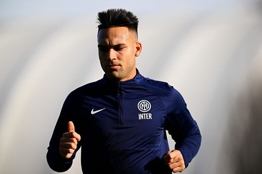 COMO, ITALY - JANUARY 12: Lautaro Martinez of FC Internazionale in action during the FC Internazionale training session at the club's training ground Suning Training Center on January 12, 2023 in Como, Italy. (Photo by Mattia Ozbot - Inter/Inter via Getty Images) Serie A