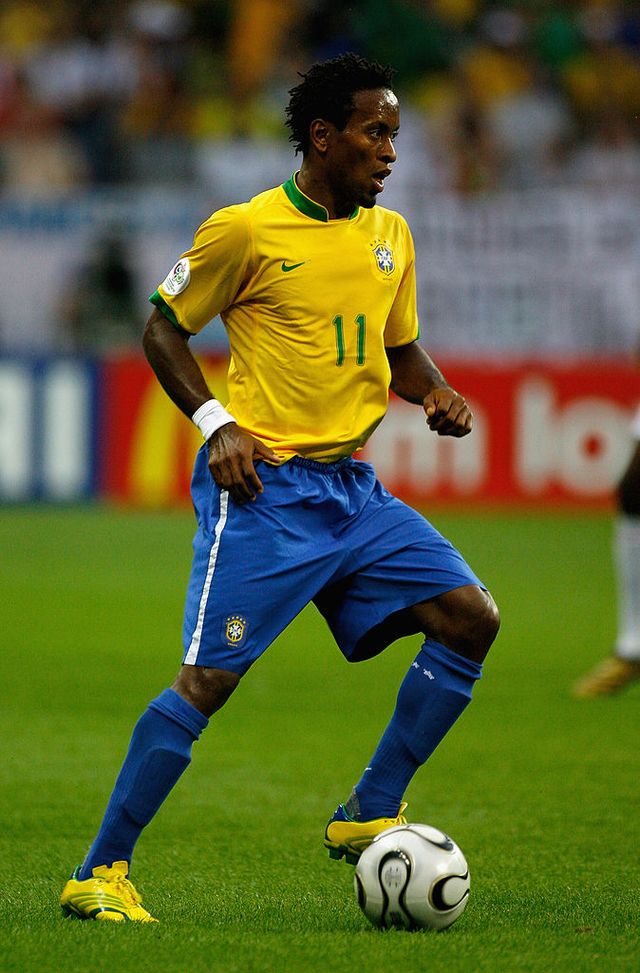 (Photo by Stuart Franklin/Bongarts/Getty Images) Il grande ritorno di Zé Roberto: a 47 anni di nuovo in campo nel calcio a 7- immagine 2