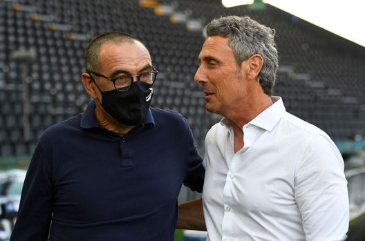 UDINE, ITALY - JULY 23: Maurizio Sarri head coach of Juventu embraces Luca Gotti head coach of Udinese Calcio during the Serie A match between Udinese Calcio and Juventus at Stadio Friuli on July 23, 2020 in Udine, Italy. (Photo by Alessandro Sabattini/Getty Images) Gotti: “La Lazio sta bene, il nostro approccio troppo molle, Kiwior darà il massimo da centrale difensivo”- immagine 2